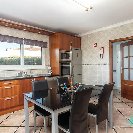 فيلة V4 Canelas 4 Quartos Com Piscina Privada