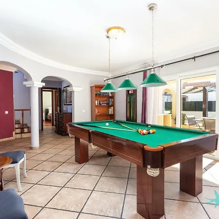 فيلة V4 Canelas 4 Quartos Com Piscina Privada بورتيماو
