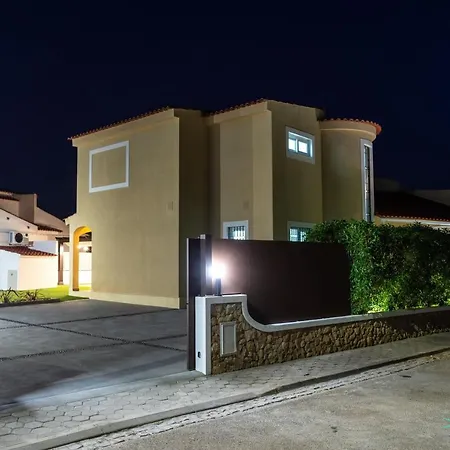 فيلة V4 Canelas 4 Quartos Com Piscina Privada