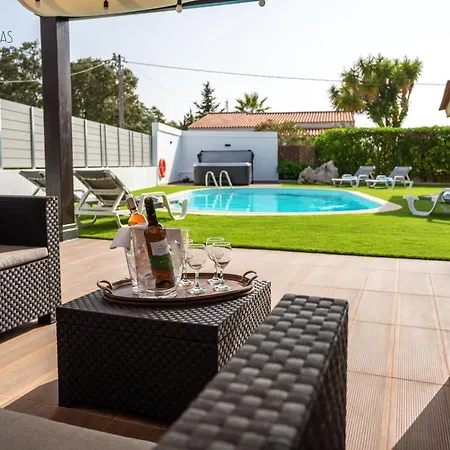 فيلة V4 Canelas 4 Quartos Com Piscina Privada *
